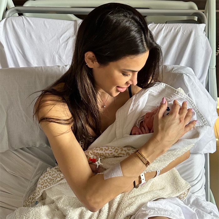 Carla Barber tras dar a luz a su segundo hijo, Bosco