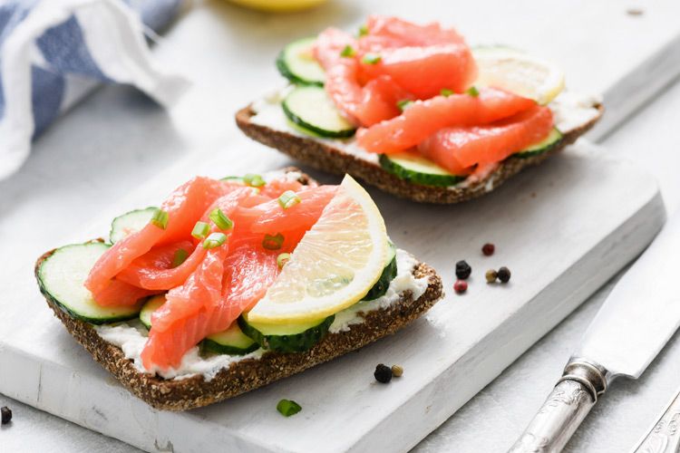 tostadas-salmon