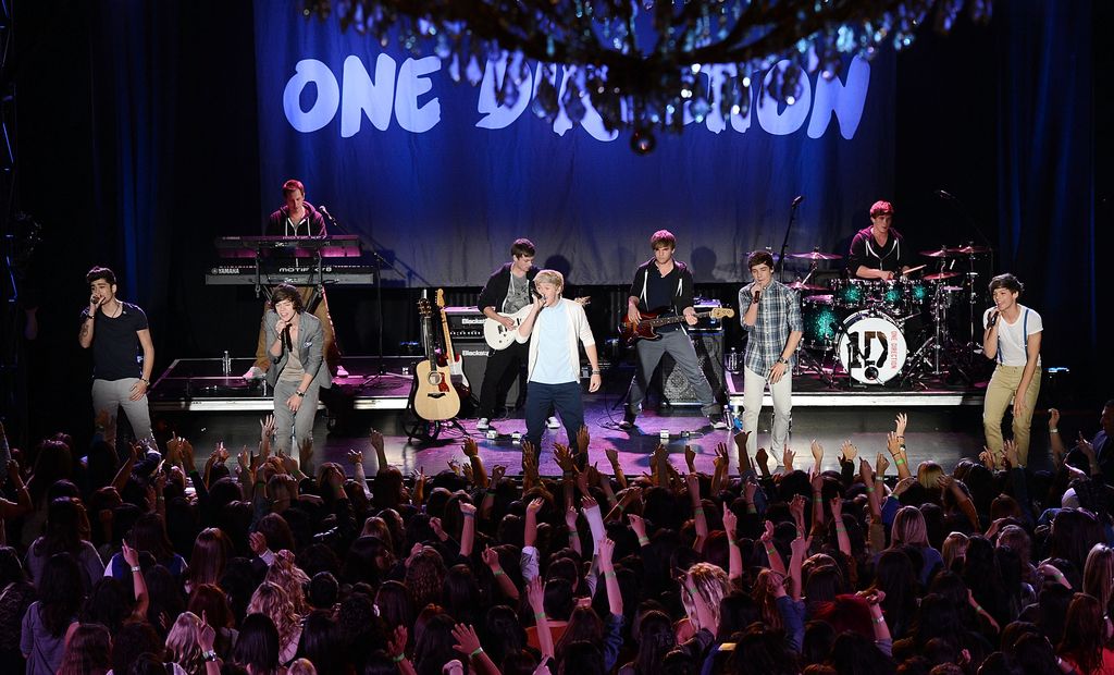 One Direction en un concierto en Los Ángeles el 1 de abril de 2012