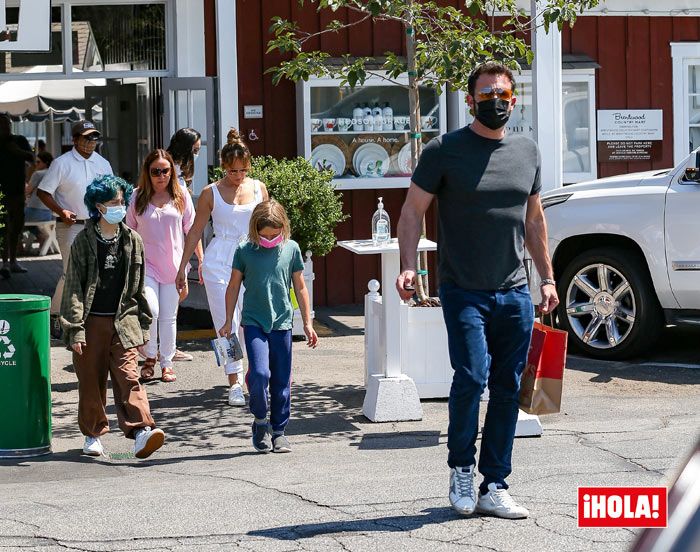 Jennifer Lopez y Ben Affleck con sus hijos