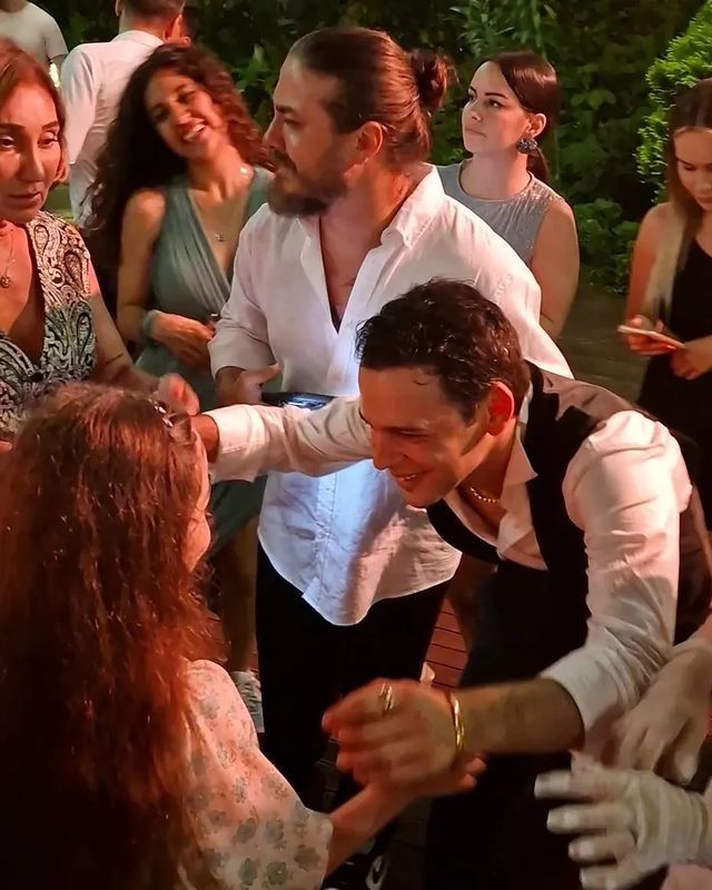 Los cuatro protagonistas de 'Hermanos' se reencuentran en la vida real en la boda de su 'primo'