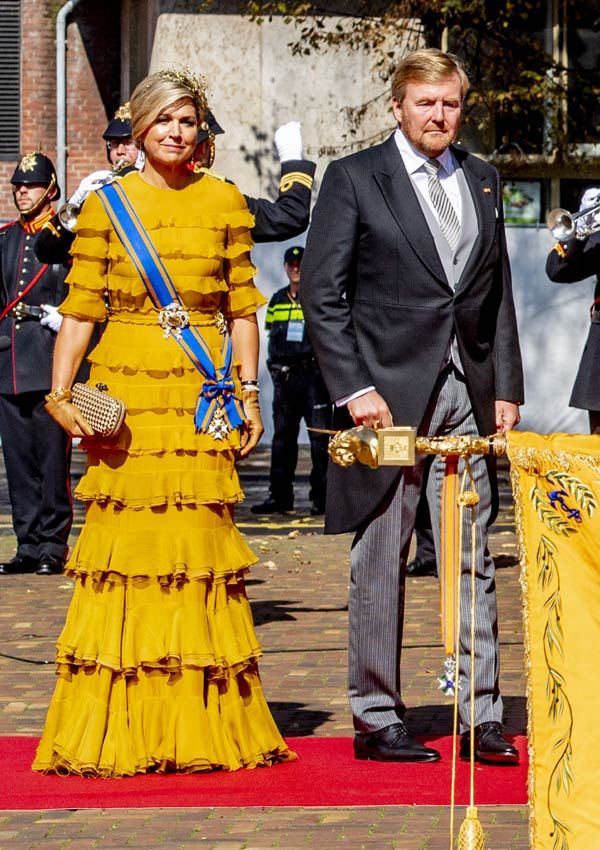 Máxima de Holanda con vestido amarillo de volantes