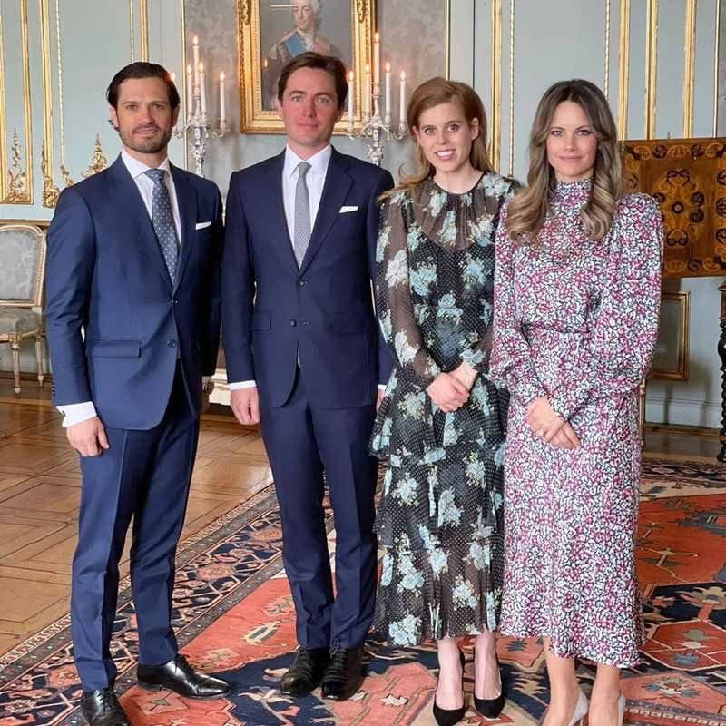 Beatriz de York, su marido y los príncipes Carlos Felipe y Sofia de Suecia