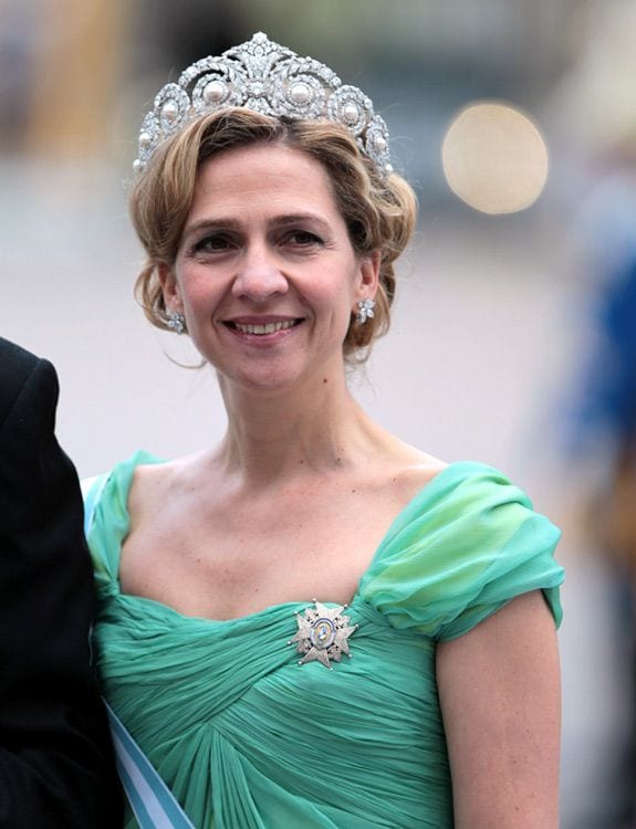 La reina Letizia estrena la tiara de Cartier en la cena de gala en honor del Presidente de Portugal