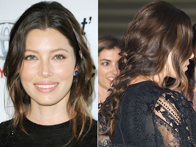 Si llevas un vestido o una blusa que queda pegada al cuello, apuesta por un recogido. Las trenzas nunca pasan de moda y esta temporada siguen pisando fuerte. Nuestra propuesta es que imites a la actriz Jessica Biel y recojas toda tu melena en una trenza floja (que no quede tirante ni muy pulida) dejando algunos mechones sueltos por delatante para darle un bonito aire messy.
