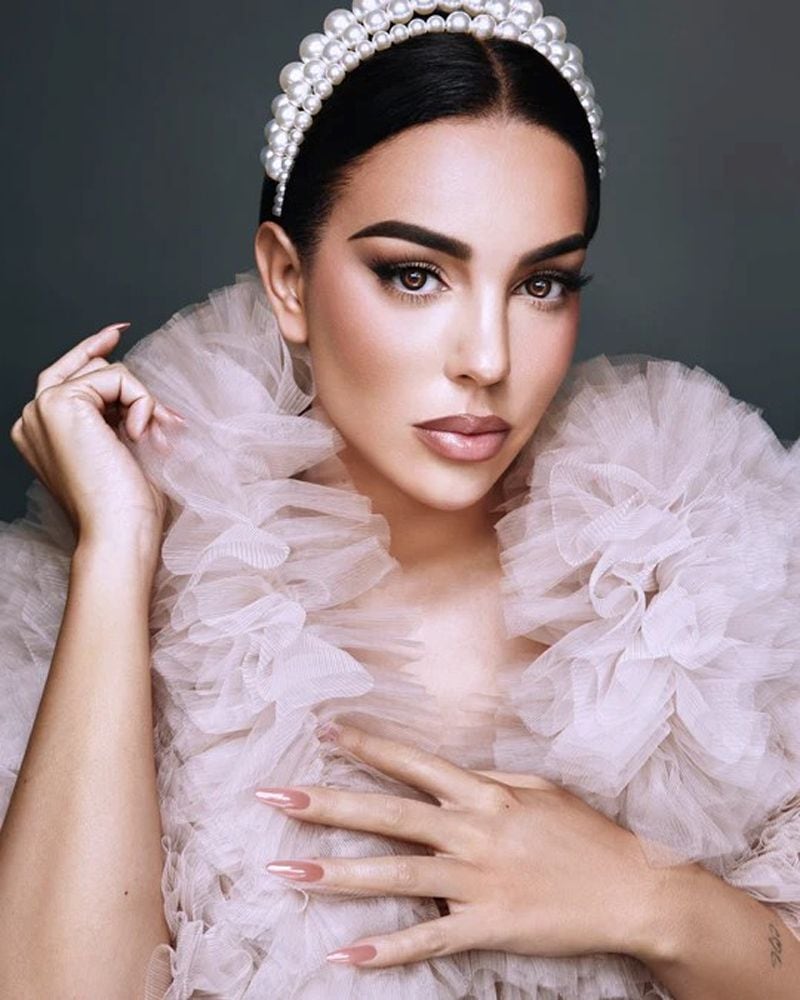 Georgina Rodríguez posa así de espectacular como modelo de lentillas