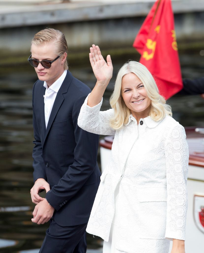 Mette-Marit de Noruega y su hijo Marius, en una acto oficial de 2023