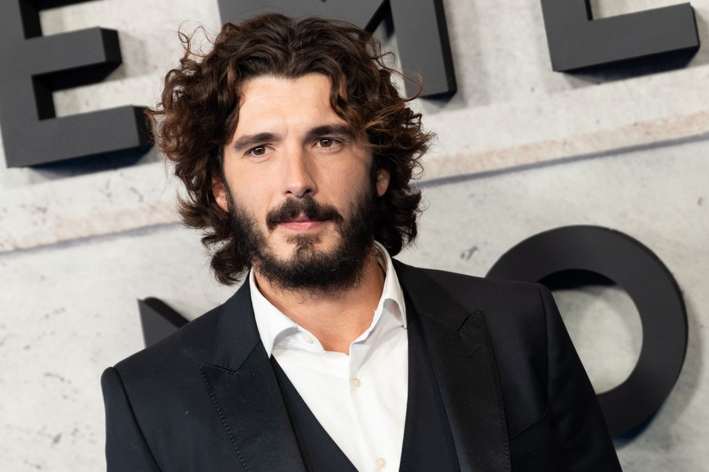 Yon González dará vida a Alberto Márquez en la adaptación internacional de 'Velvet'