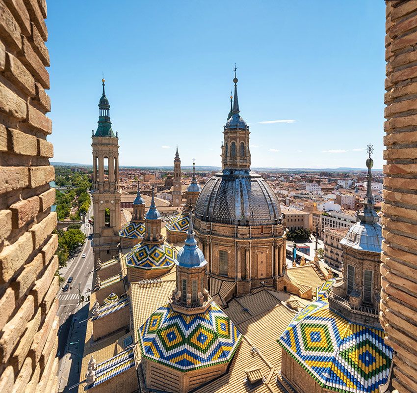 Torres de la catedral-basílica del Pilar y panorámica de Zaragoza