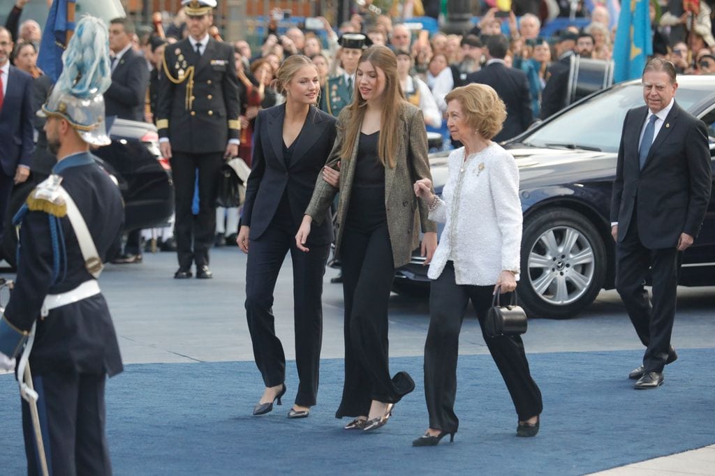 La princesa Leonor y la infanta Sofía en los Premios Princesa de Asturias el 25 de octubre de 2024 en Oviedo