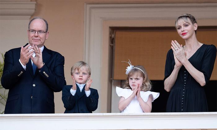 Charlene y Alberto de Mónaco con sus hijos Jacques y Gabriella