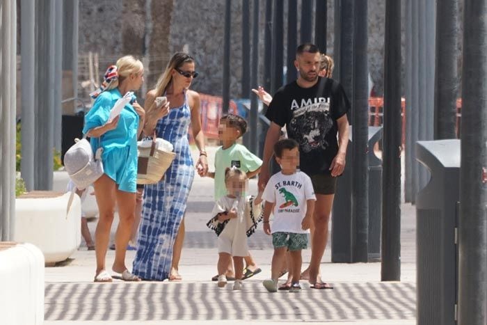 Jordi Alba y Romarey Ventura en Formentera en familia