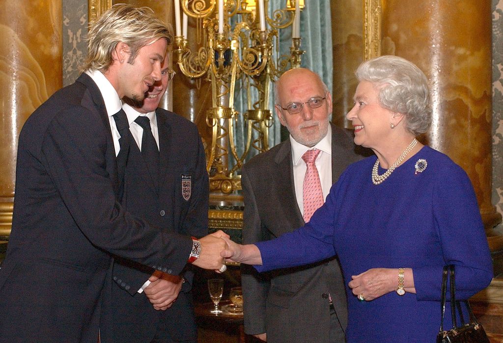 La reins Isabel II con David Beckham en 2002