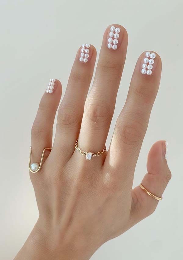 manicura perlas simetrica