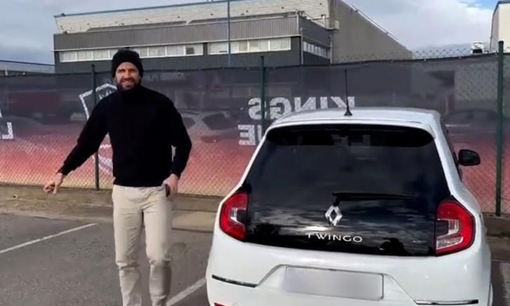 Gerard Piqué en un Twingo