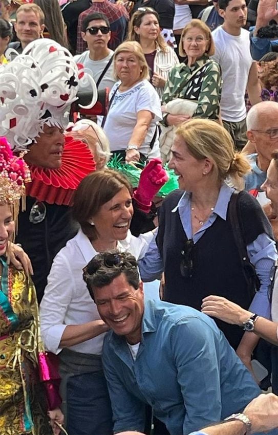 La infanta Cristina disfruta del Carnaval de Las Palmas con su prima Alexia de Grecia