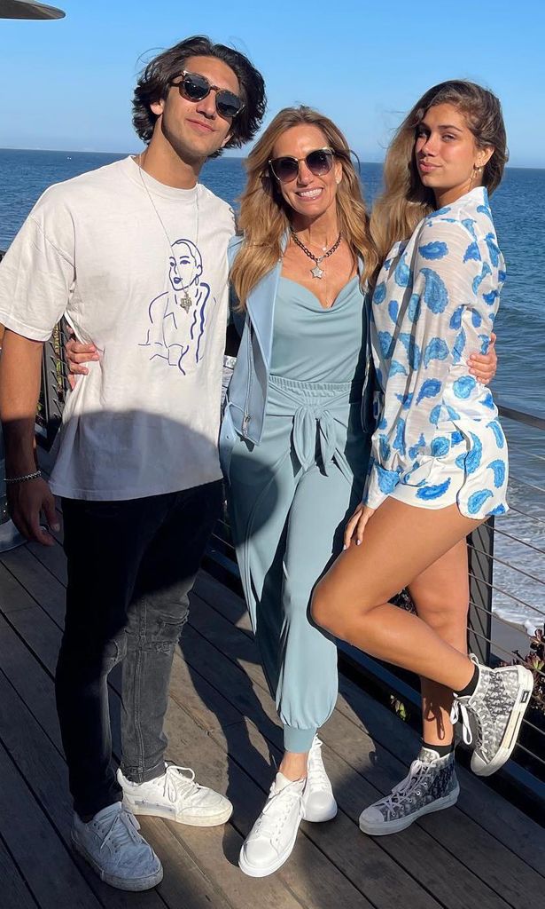 Lili Estefan y sus hijos Lorenzo y Lina Luaces