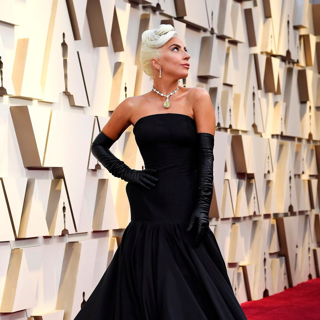 la alfombra roja de los premios oscar alberga luminarias del cine como la multifac tica lady gaga