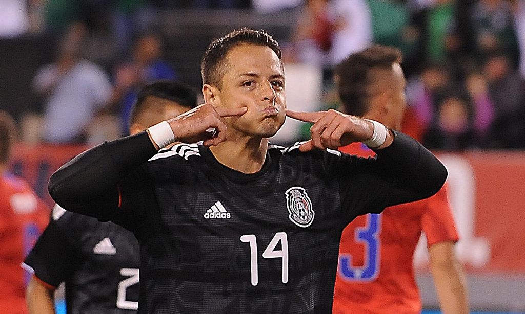 Chicharito dedica su gol a su hijo