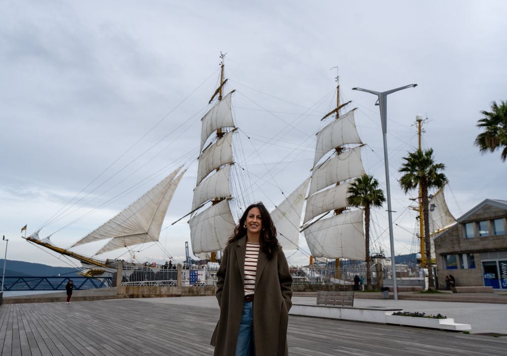 María Oruña en el puerto de Vigo