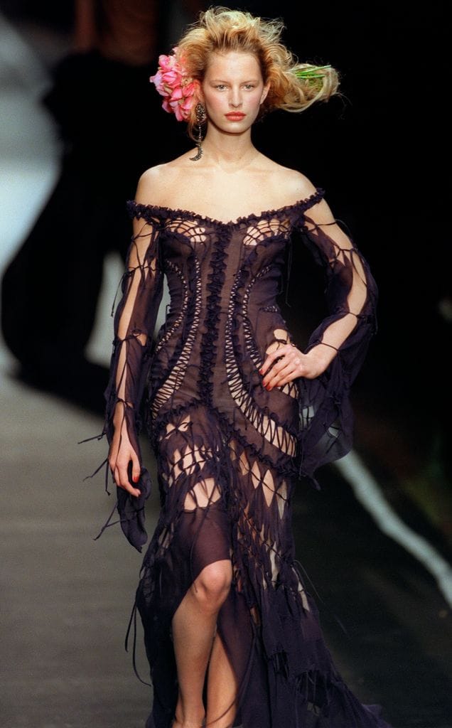 Karolina Kurkova, para Jean Paul Gaultier Alta Costura Primavera/Verano 2001.