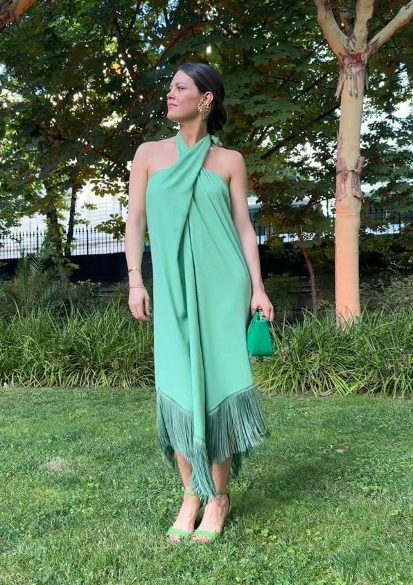 Isabelle Junot con vestido de cuello 'halter' verde