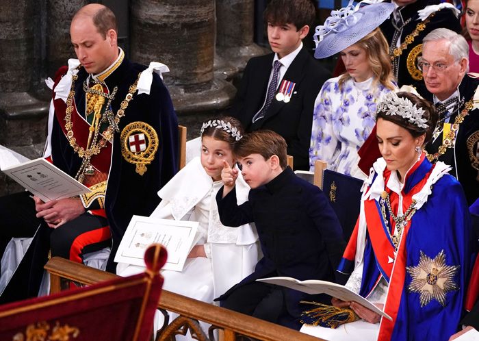 Los príncipes de Gales y sus hijos en la coronacion de Carlos III