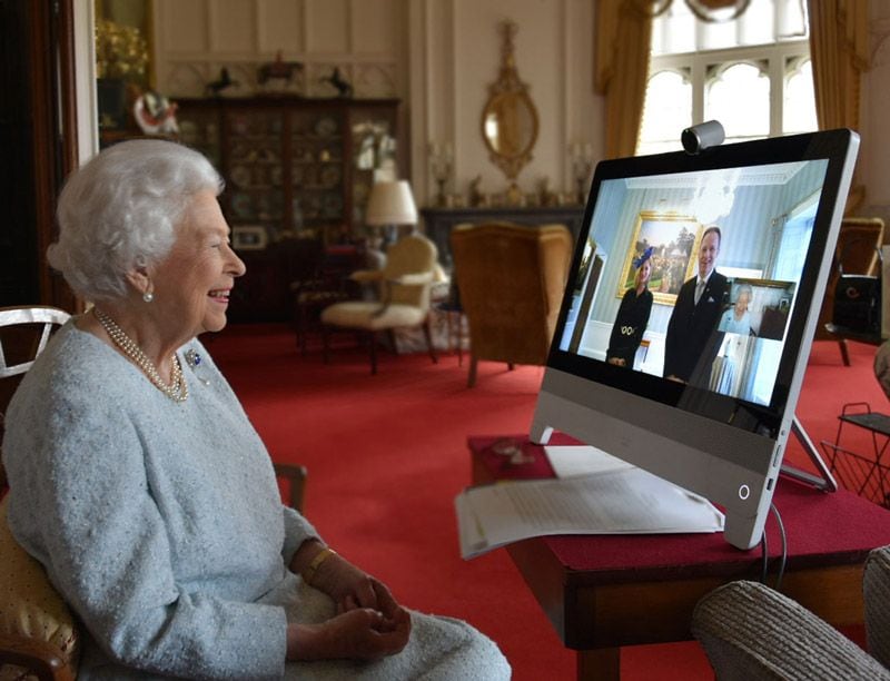 Isabel II en una viodeoconferencia