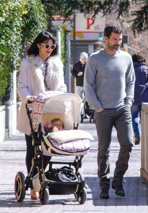 Rodolfo y Xenia no pararon de compartir confidencias durante el paseo, dejando claro el gran momento personal que están viviendo tras el nacimiento de la pequeña
