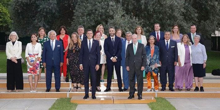 Imagen de los galardonas con los premios de la Diputación de Sevilla