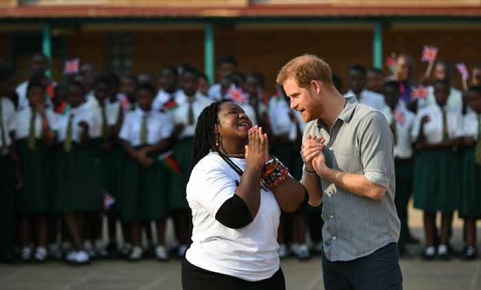 Una duquesa vía Skype: Meghan Markle se une la visita del príncipe Harry en Malawi desde Johannesburgo