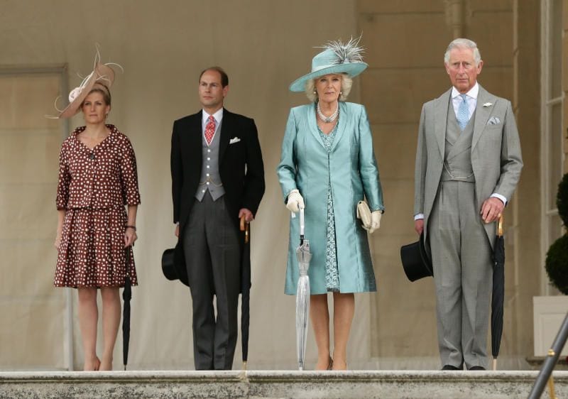 Los reyes Carlos y Camilla con el príncipe Eduardo y su esposa 