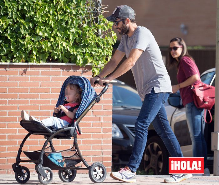 Roberto Leal junto a su mujer y su hija 