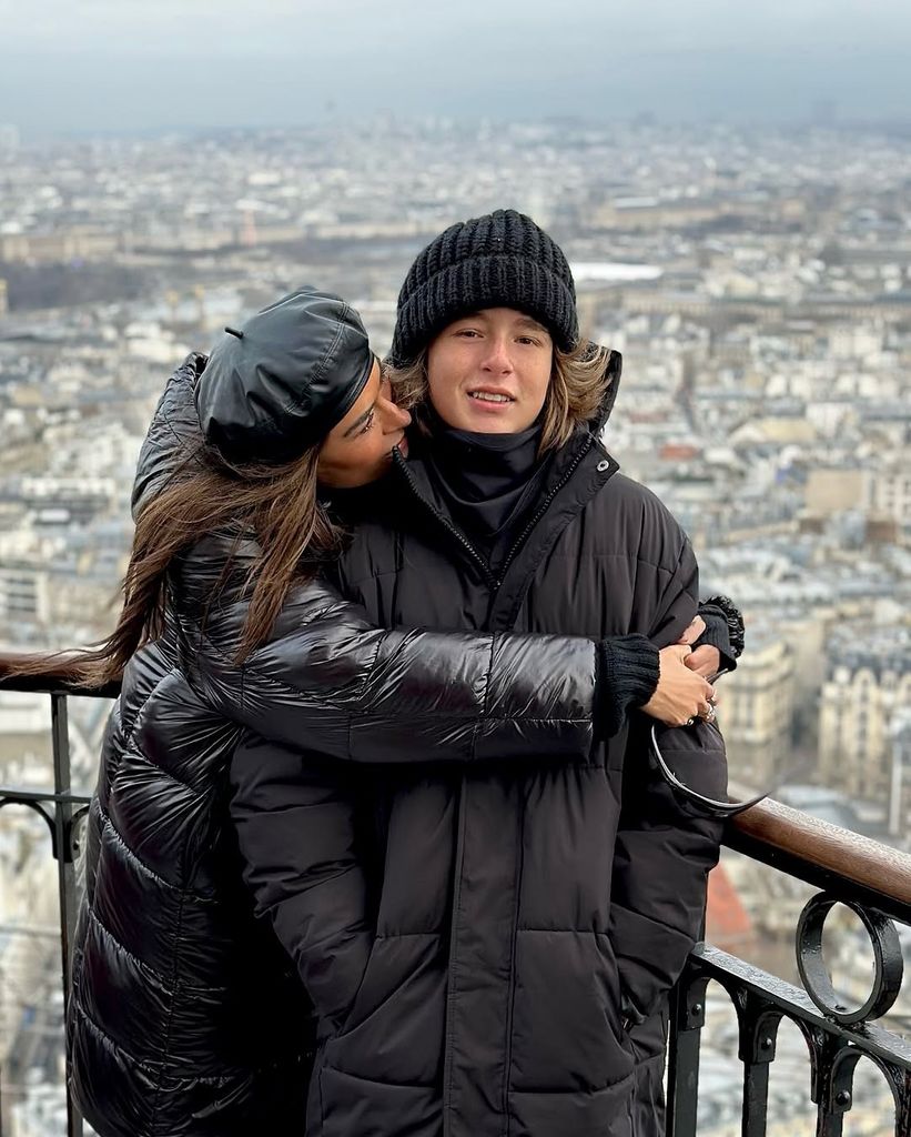 The conductor was delighted with the best photos of his tour of Paris by Mateo's husband.