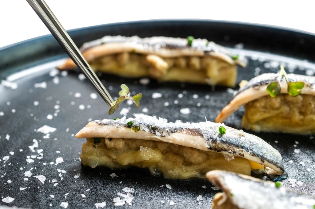 Boquerones en escabeche y berenjena