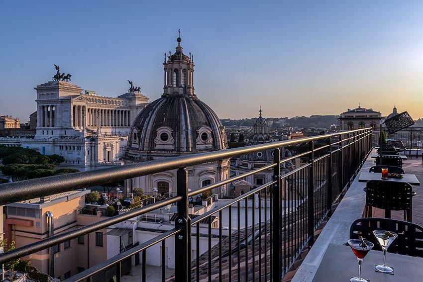 traiano rooftop bar al atardecer