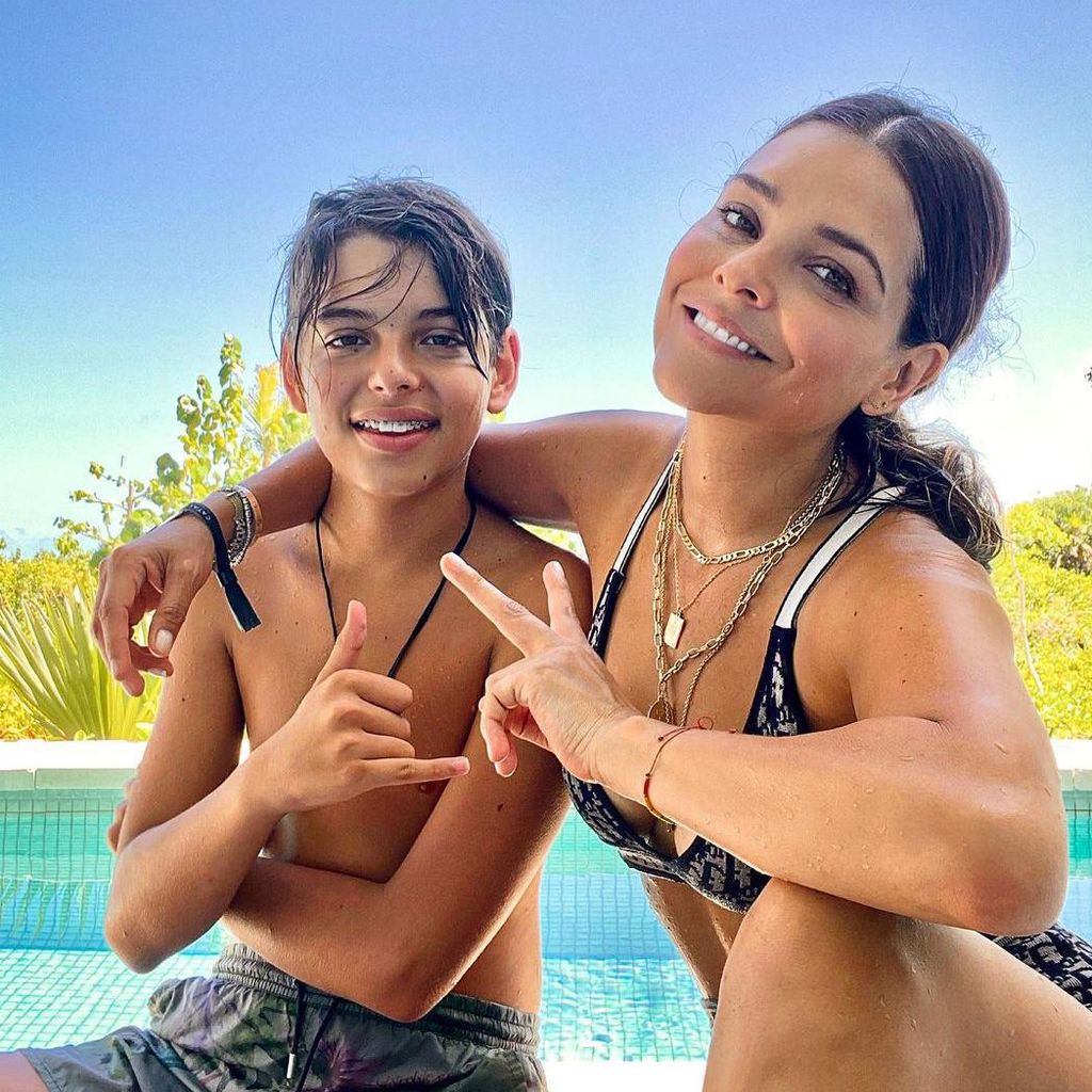 Grettell Valdez y su hijo