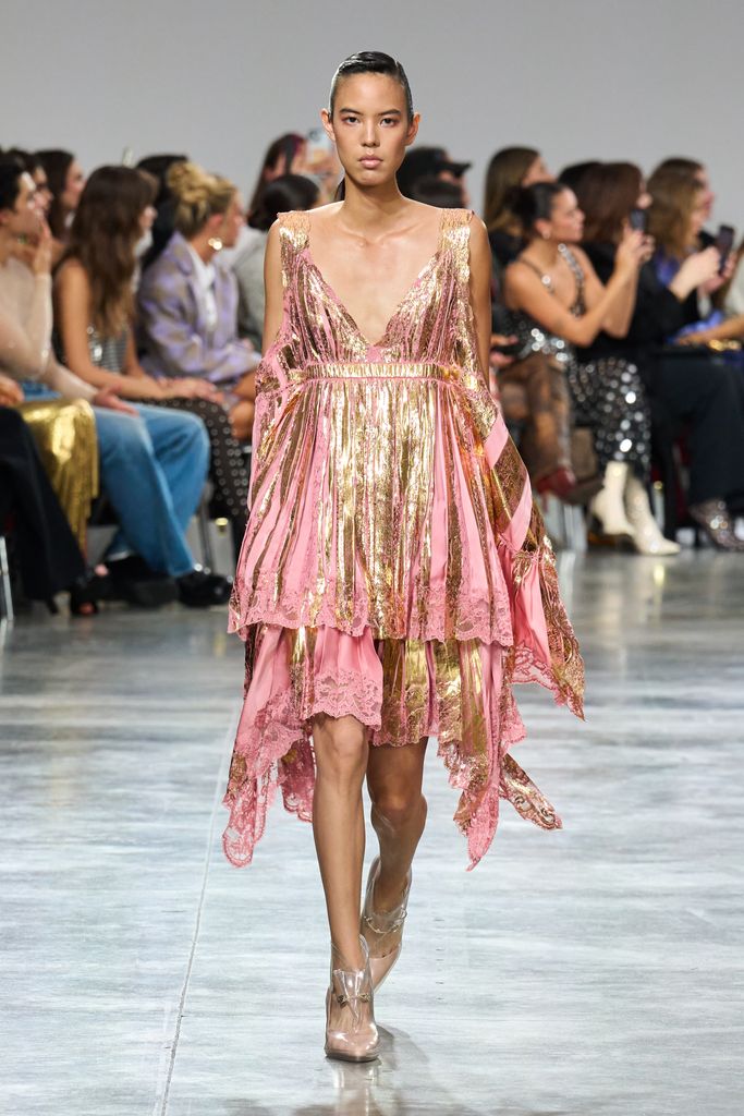 Paris Fashion Week: Rabanne Primavera/Verano 2025