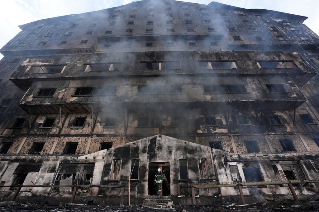 Incendio en hotel de esquí en Turquía deja al menos 76 muertos y decenas de heridos