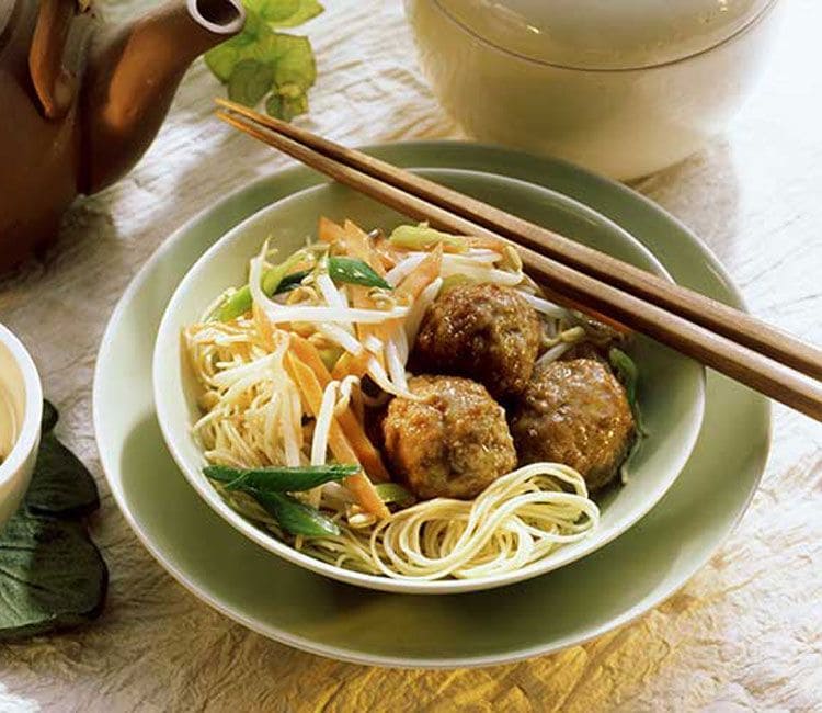 Wok de albóndigas al coco