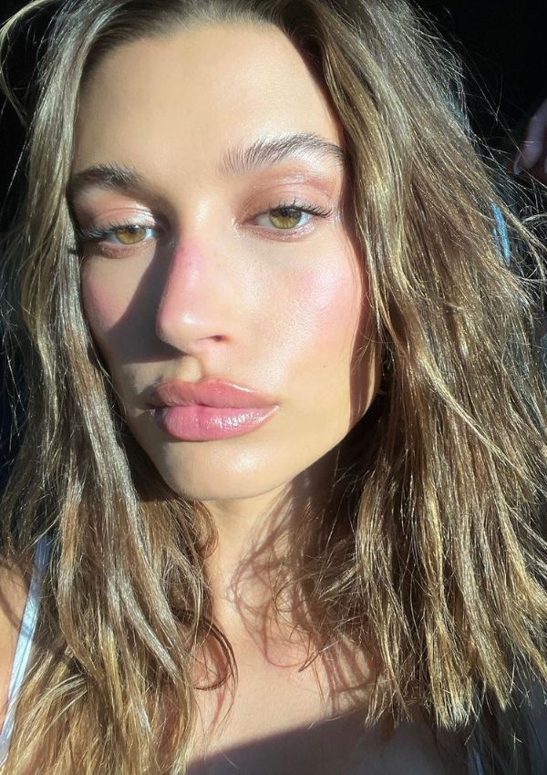 Hailey Bieber colorete quemada sol