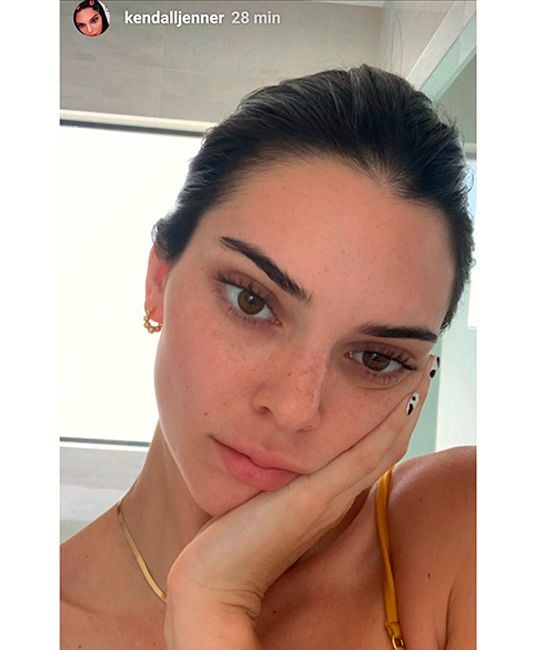 kendall-jenner-manicura-vaca-2zz