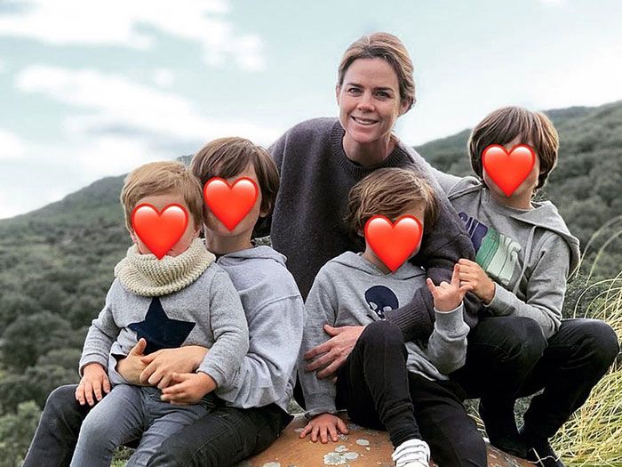 Amelia Bono con sus 4 hijos 