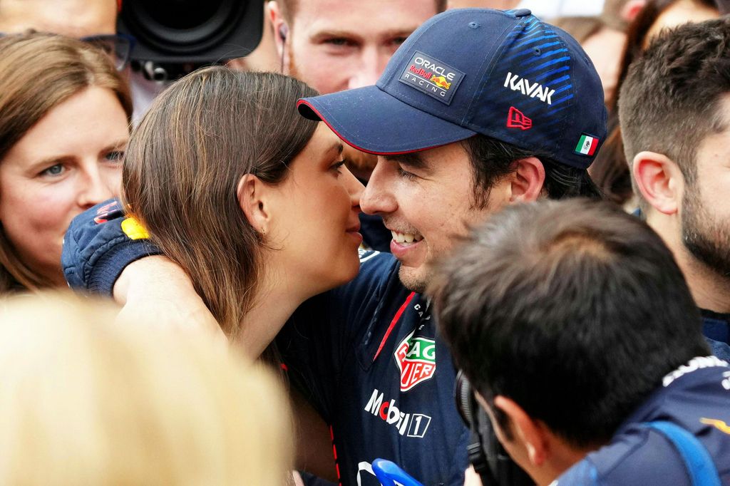 La tapatía comentó la publicación de su esposo, sobre su salida de Red Bull.