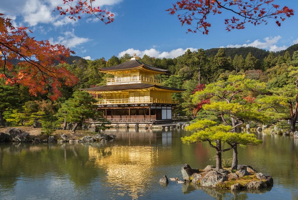 Templo Kinkaku-Ji en otoño, Patrimonio de la Humanidad, Kioto, Japón