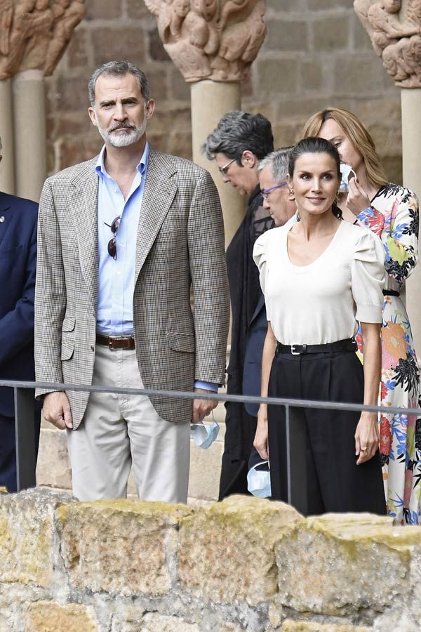 Reina Letizia con camiseta blanca