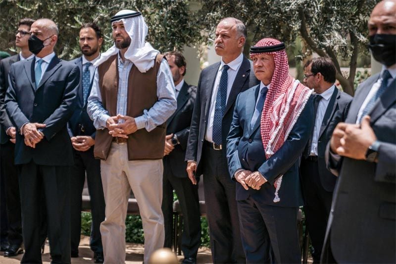 Abdalá de Jordania en el funeral de su padre