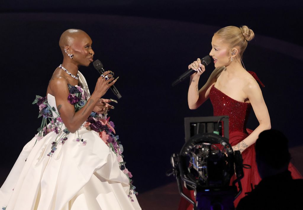 Cynthia Erivo y Ariana Grande actúan en los Oscar