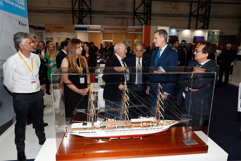 Felipe VI en una feria naval en Vigo