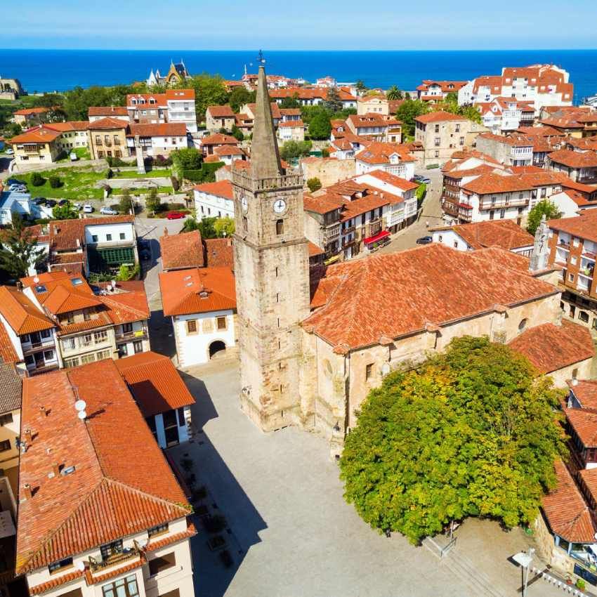 vista aerea del centro de comillas cantabria